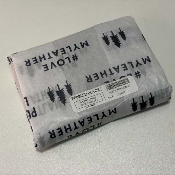 Portland Leather Black Pebbled Mini Bi-Fold Wallet - Picture 6 of 6